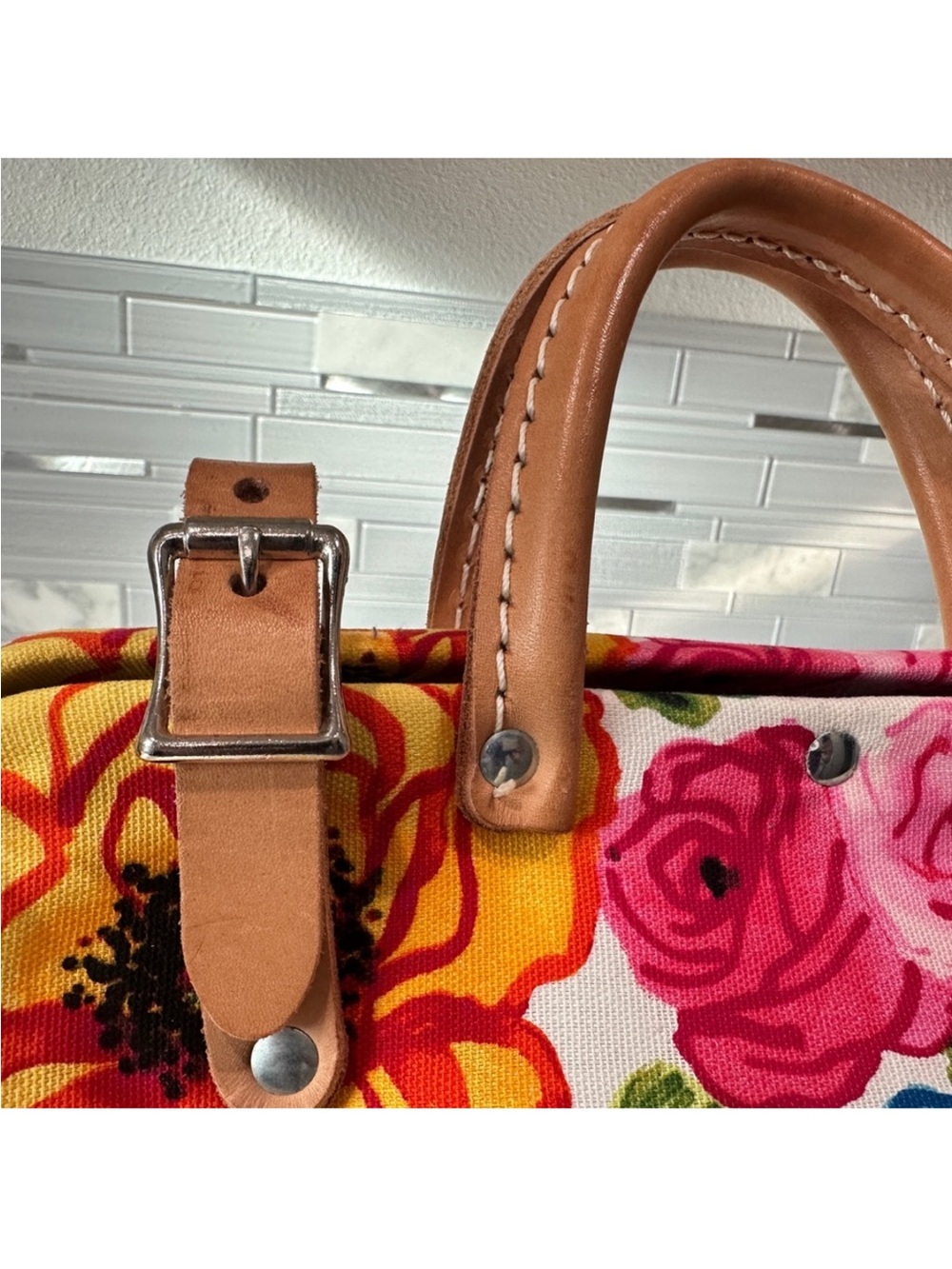 🌺Stunning Floral Hand Bag with Brown Trim - Picture 5 of 12